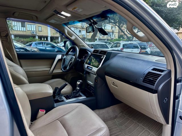 טויוטה לנד קרוזר