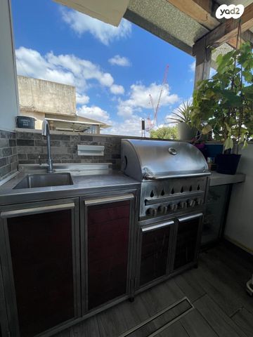 גג/ פנטהאוז, דרך הטייסים 70, נווה חן, תל אביב יפו