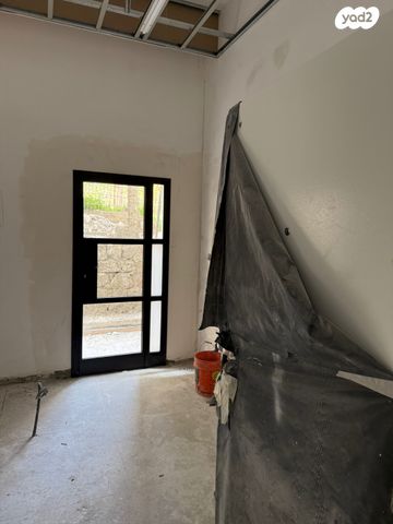 דירת גן, שיבת ציון 52, העיר התחתית, ואדי סאליב, חיפה