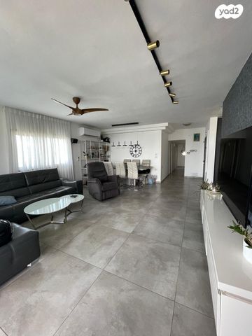 גג/ פנטהאוז, דרך הטייסים 70, נווה חן, תל אביב יפו