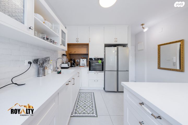 דירה, ה' באייר, נווה אפק, ראש העין