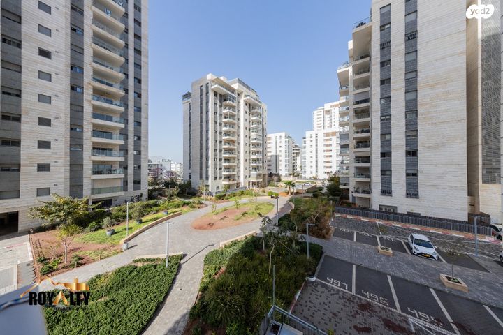 דירה, עופרה חזה, פסגות אפק, ראש העין