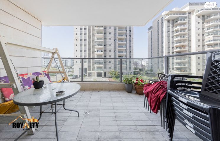 דירה, עופרה חזה, פסגות אפק, ראש העין