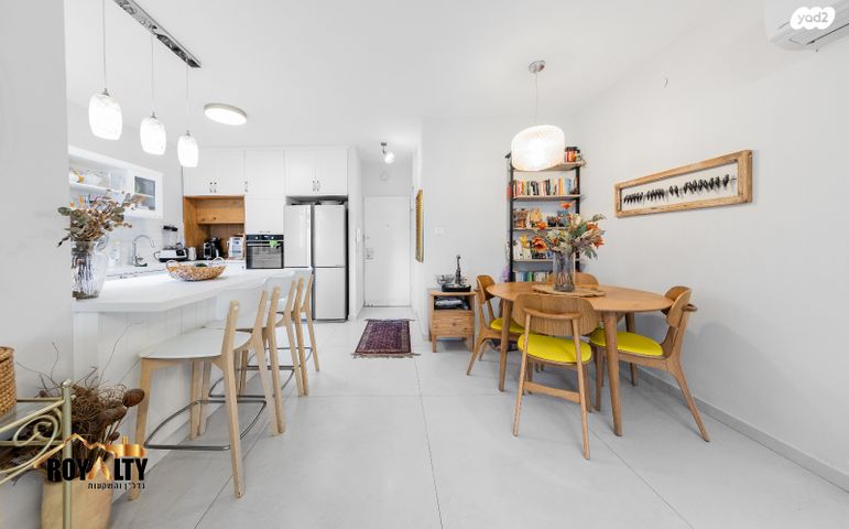 דירה, ה' באייר, נווה אפק, ראש העין