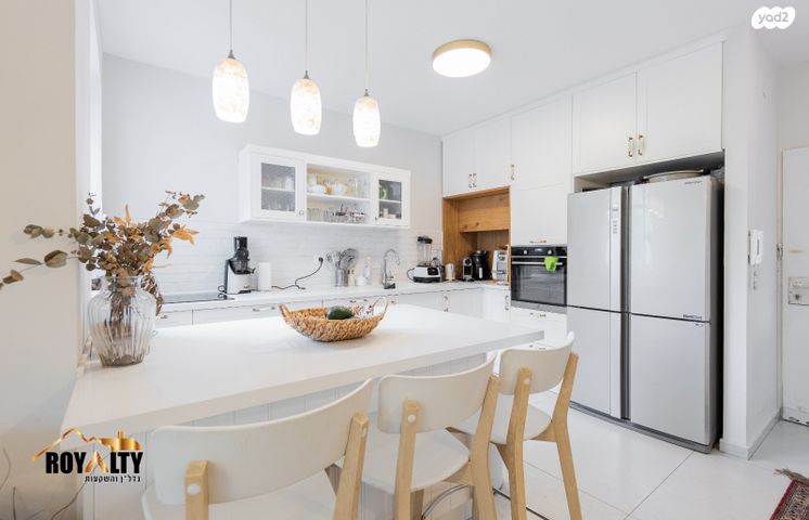 דירה, ה' באייר, נווה אפק, ראש העין