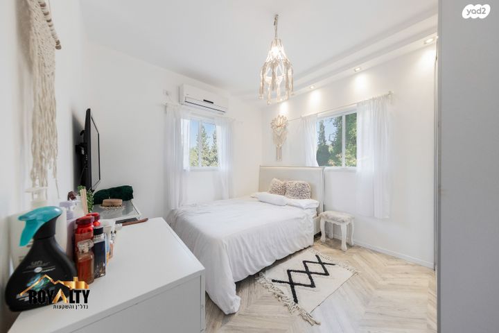 דירה, ה' באייר, נווה אפק, ראש העין