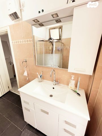 גג/ פנטהאוז, דרך הטייסים 70, נווה חן, תל אביב יפו