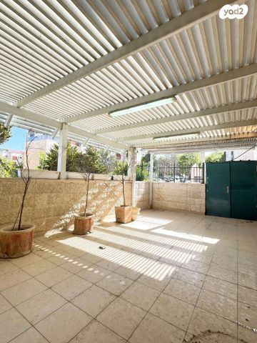 דירה, צור הדסה