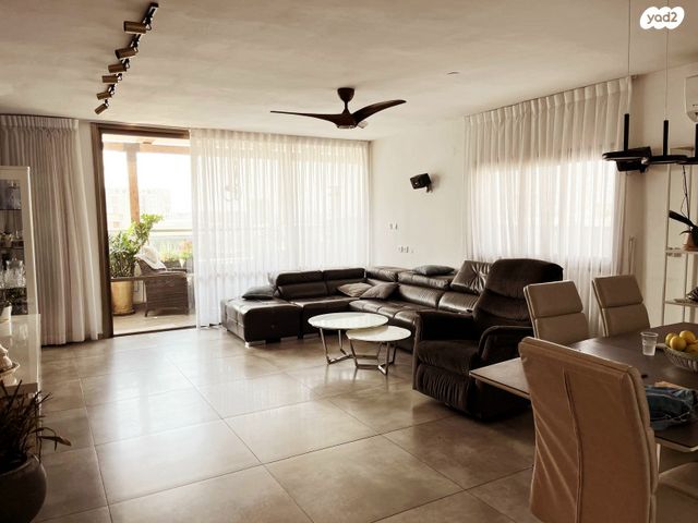 גג/ פנטהאוז, דרך הטייסים 70, נווה חן, תל אביב יפו