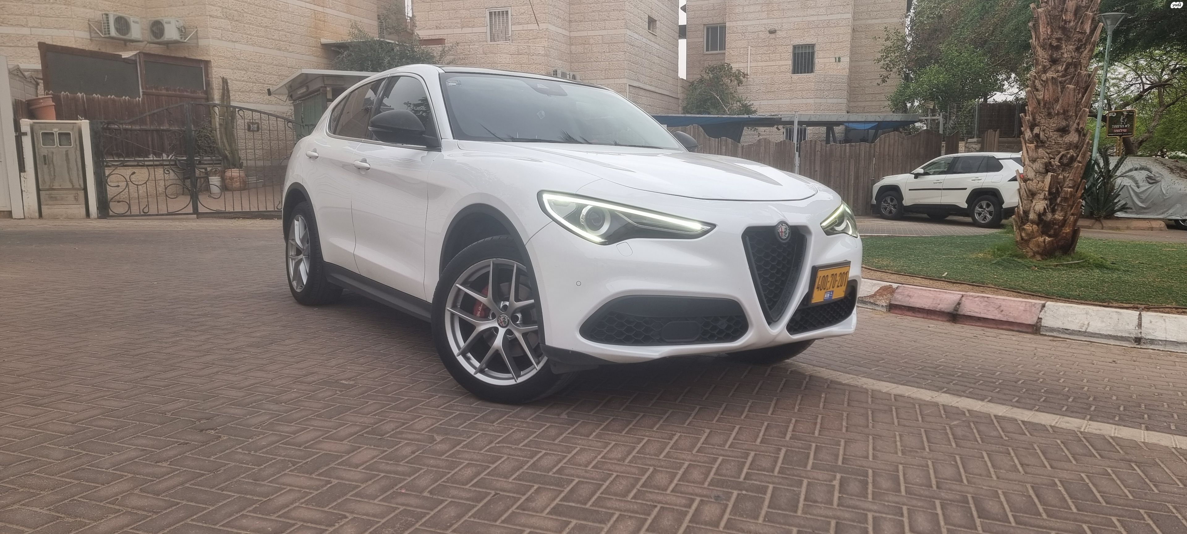 מודעת רכב אלפא רומיאו סטלביו