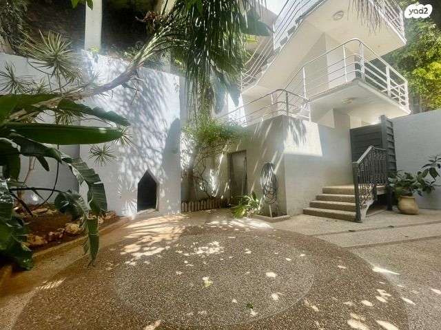 דו משפחתי, אסתר רבין, הוד הכרמל, דניה, חיפה