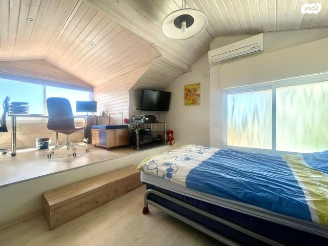 דו משפחתי, אסתר רבין, הוד הכרמל, דניה, חיפה