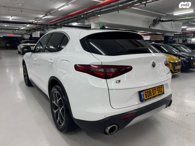 אלפא רומיאו סטלביו