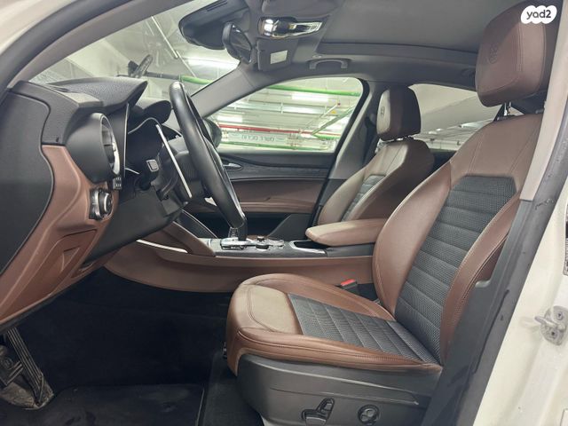 אלפא רומיאו סטלביו