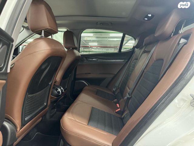 אלפא רומיאו סטלביו