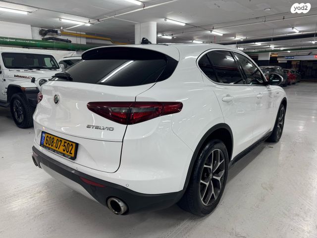 אלפא רומיאו סטלביו