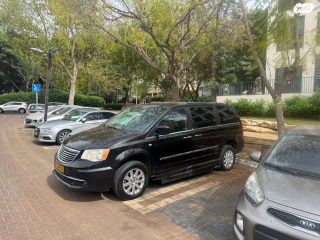 מודעת רכב קרייזלר גראנד וויאג'ר