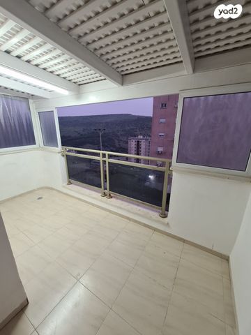 דירה, גולדה מאיר, שיכון עובדים, טבריה