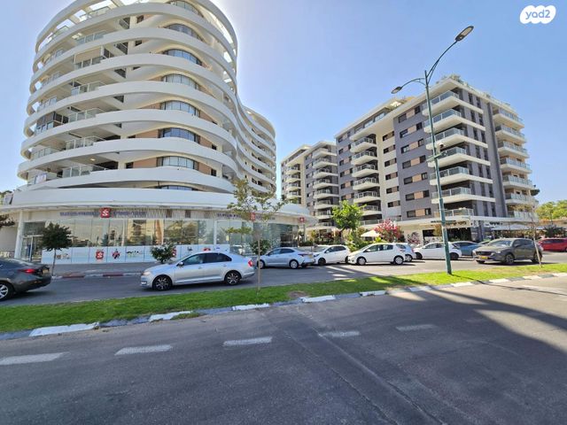 גג/ פנטהאוז, ראובן רובין, באר שבע