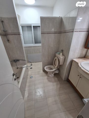 דירה, גולדה מאיר, שיכון עובדים, טבריה