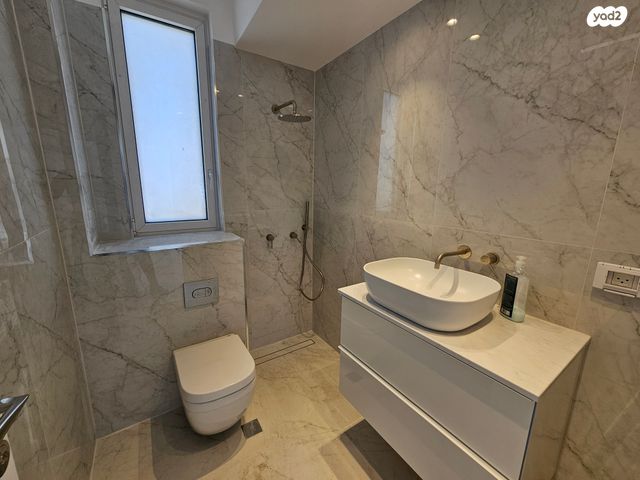 דו משפחתי, התהילה, נוף הטיילת, נתניה