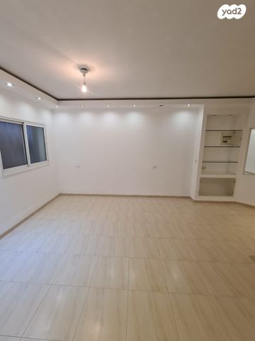 דירה, גולדה מאיר, שיכון עובדים, טבריה