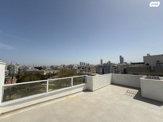 גג/ פנטהאוז, מקס נורדאו, דרום מערב ותיק, בת ים