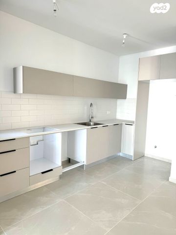 דירה, הרצליה