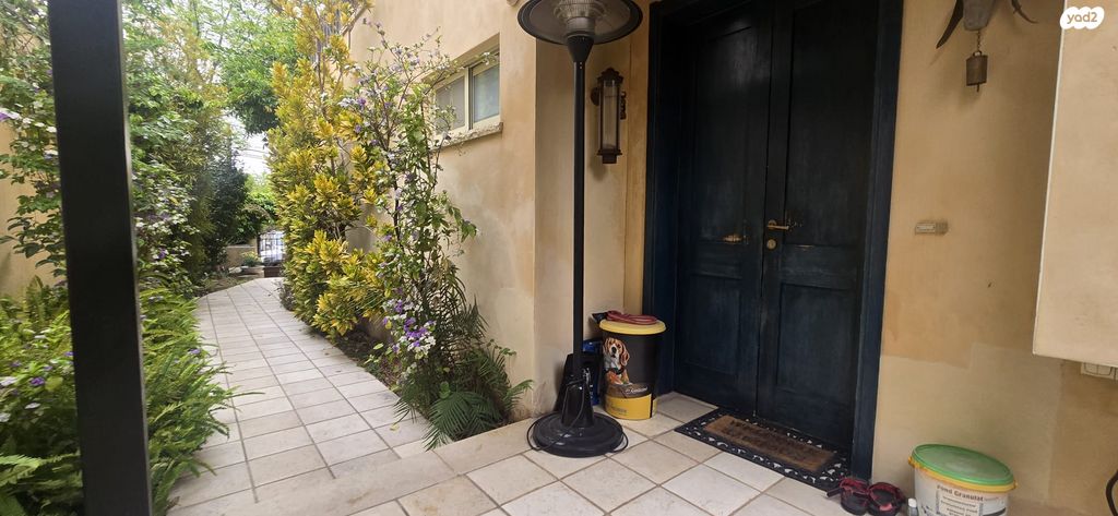 בית פרטי/ קוטג', א.ד. גורדון, נווה מגן, רמת השרון