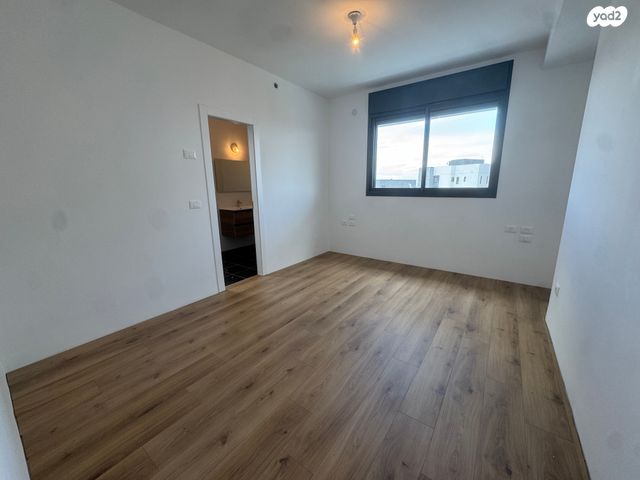 דירה, הרצליה