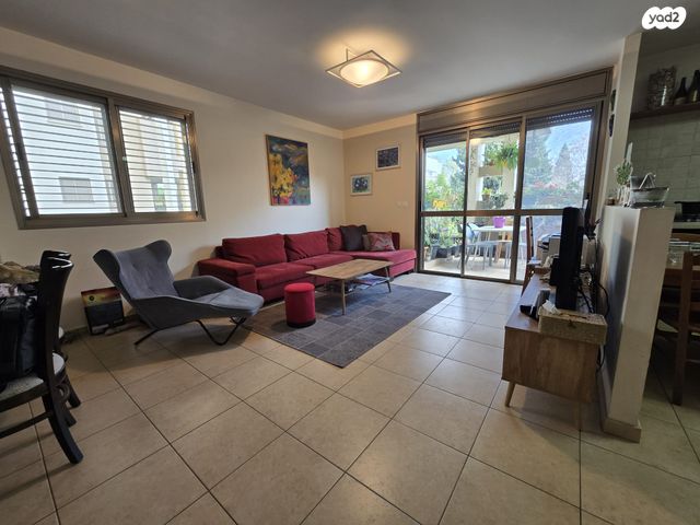 דירה, הידידות, ראשונים, כפר סבא