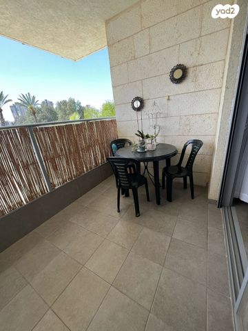 דירה, נחל פרת, אחוזת דניה, חדרה