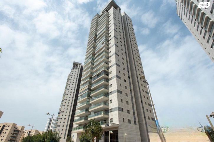 דירה, עפרה חזה, משכנות האומנים, קרית מוצקין