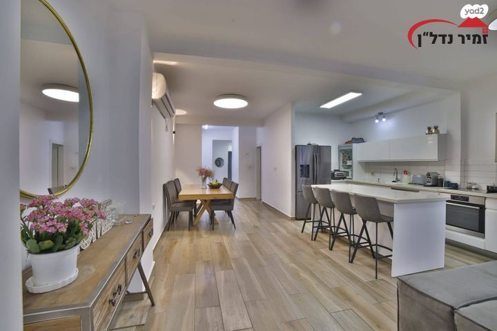 דירת גן, י.ל. פרץ, אגרובנק, חולון