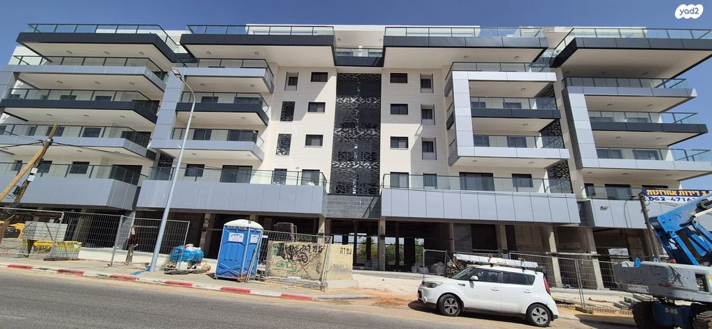 חנויות/ שטח מסחרי, המייסדים, מרכז כרכור, פרדס חנה כרכור