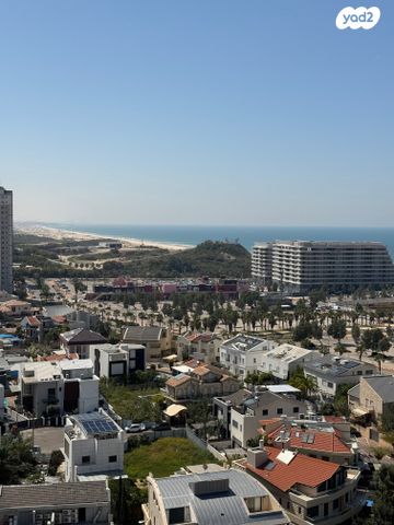 מגרשים