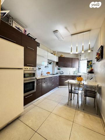 דירה, רבי יהושע 33, בני ברק