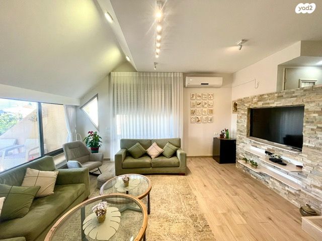 דו משפחתי, קמיל הויסמנס, הוד הכרמל, דניה, חיפה