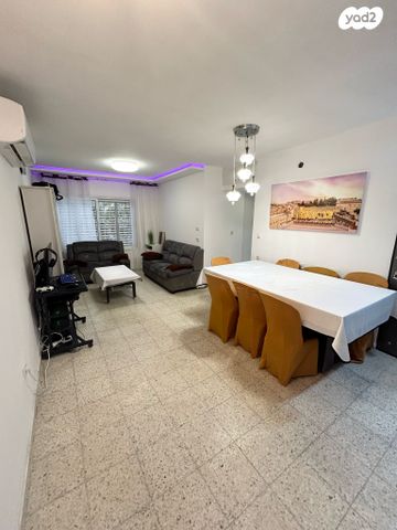 דירה, שמחה הולצברג, נאות שמיר, רמלה