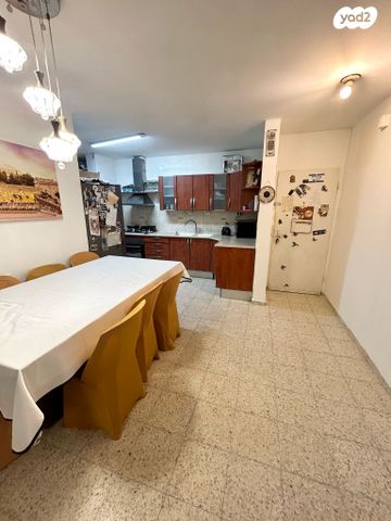 דירה, שמחה הולצברג, נאות שמיר, רמלה