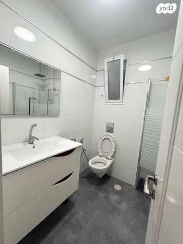 דירה, שמחה הולצברג, נאות שמיר, רמלה