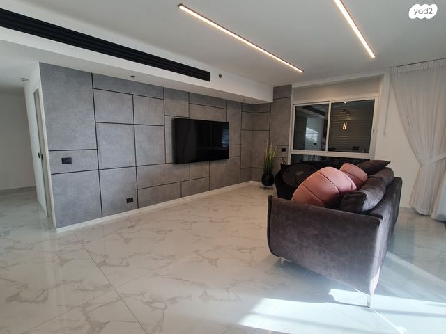 דירה, יוסף לפיד, נתניה