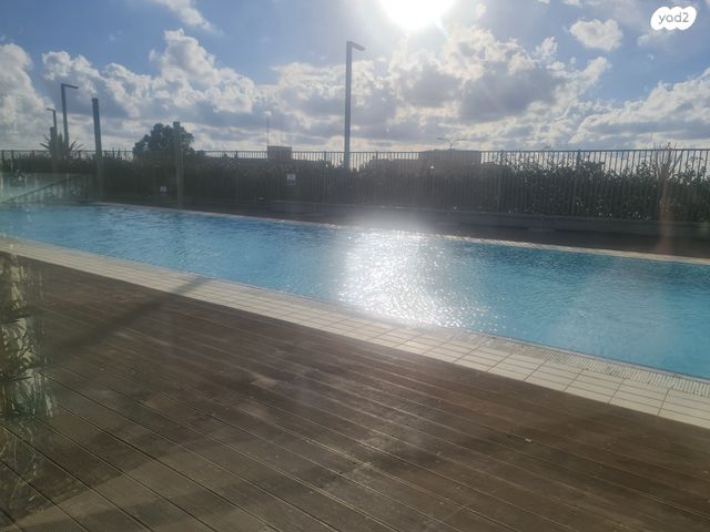 דירה, יוסף לפיד, נתניה