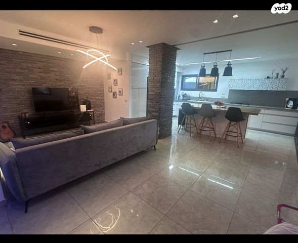 דירת גן, בת ים