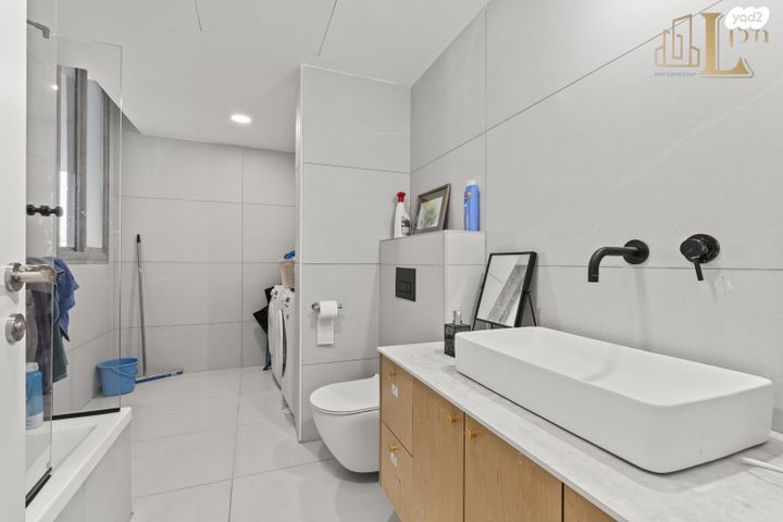 דירה, יעקב גולד, נאות הראשונים, מזכרת בתיה