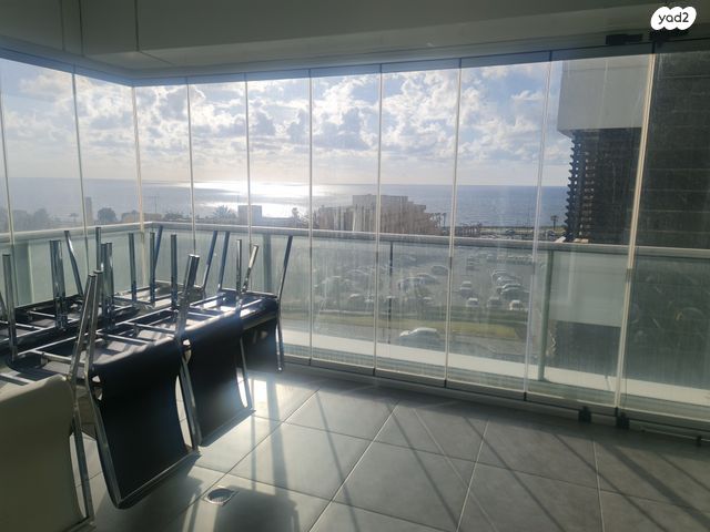 דירה, יוסף לפיד, נתניה