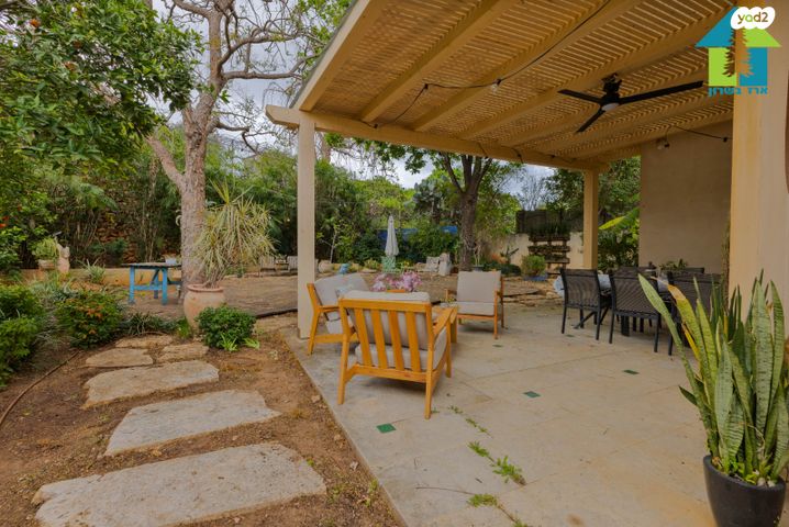 בית פרטי/ קוטג', חרות