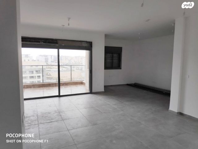 גג/ פנטהאוז, טופז, אבני חן, חריש