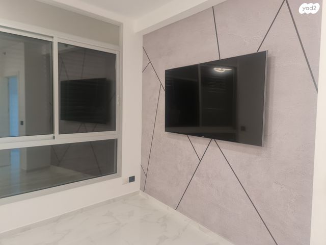 דירה, יוסף לפיד, נתניה