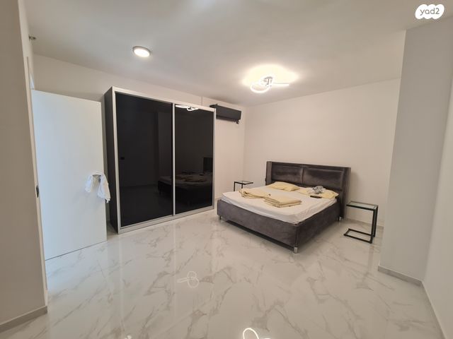 דירה, יוסף לפיד, נתניה